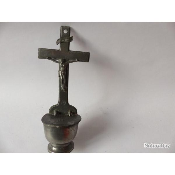 Ancien bnitier tain objets de culte religion