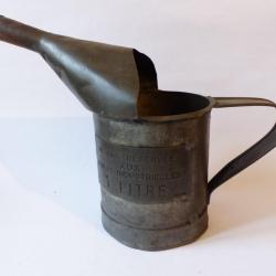 Verseuse mesure  pour huile mécanique automobile