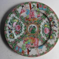 Assiette porcelaine émaillée Chine Famille rose Canton XIXe siècle
