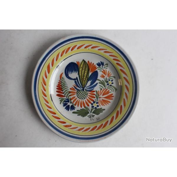Assiette faence de Quimper France Hubaudire