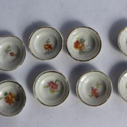 Petites assiettes porcelaine dînette poupées