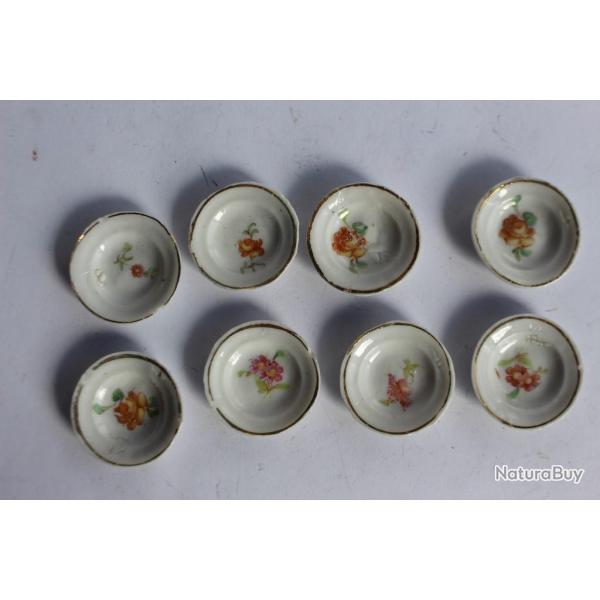 Petites assiettes porcelaine dnette poupes