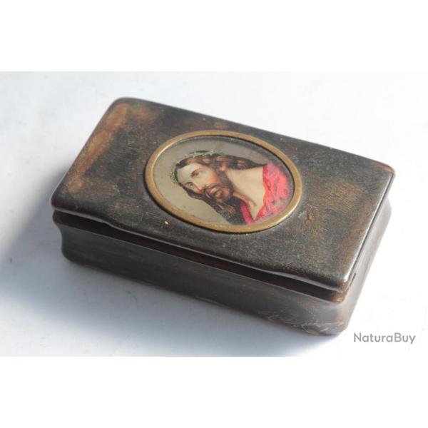 Ancienne boite  priser corne peinture miniature du Christ sous verre