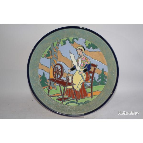 Assiette faence maill Fileuse de laine Amphora Tchcoslovaquie