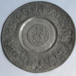 Assiette en étain Ferdinand II Patène de Nuremberg XVIIe siècle