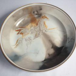 SALVADOR DALI Grand plat porcelaine Cheval ailé