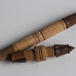 Étuis à aiguilles bois sculpté Art populaire couture