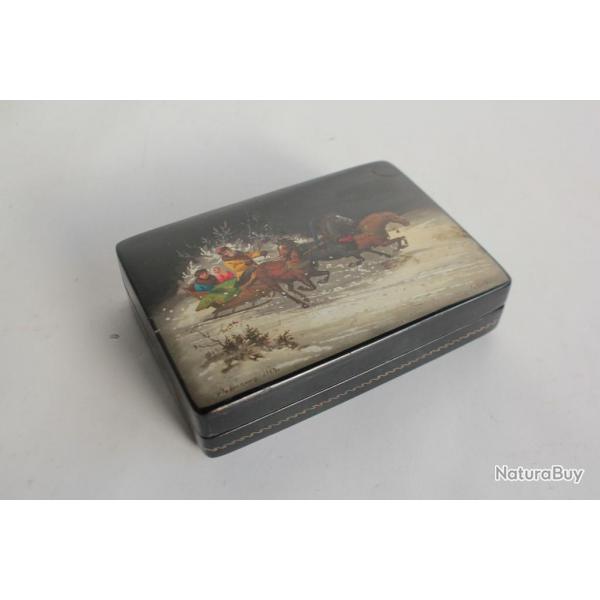 Bote laque Russe Fedoskino 1963 Troka