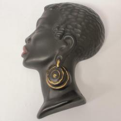 Masque mural céramique femme africaine ARTIS Tannay Suisse