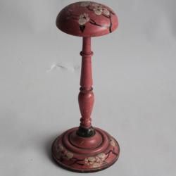 Porte-chapeau bois peint Fleurs de cerisiers Perruques