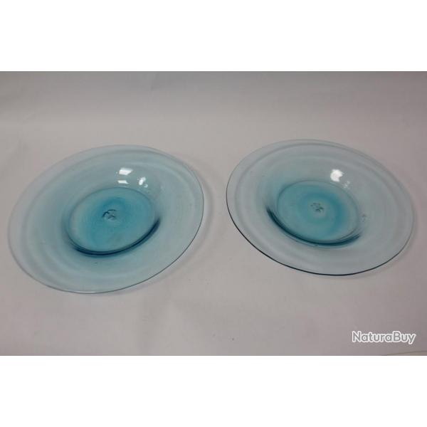 Deux assiettes verre souffl bleu design 29 cm