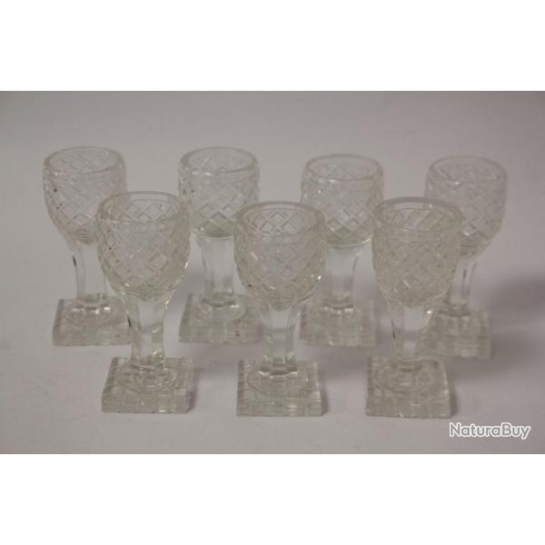 Verres  liqueur cristal taill Empire XIXe sicle