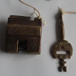 Ancien cadenas Indien Tricky avec clef