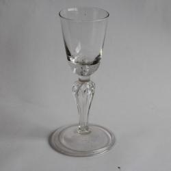 Verre à pied soufflé XVIIIe siècle