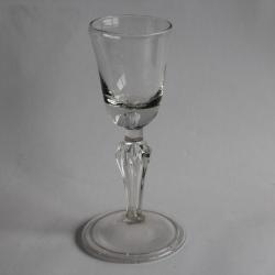 Verre à pied soufflé XVIIIe siècle