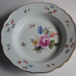MEISSEN Assiette creuse porcelaine Fleurs Papillons XIXe siècle