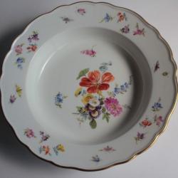MEISSEN Assiette creuse porcelaine Fleurs Papillons XIXe siècle