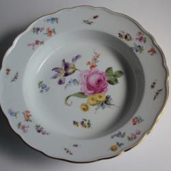 MEISSEN Assiette creuse porcelaine Fleurs Papillons XIXe siècle