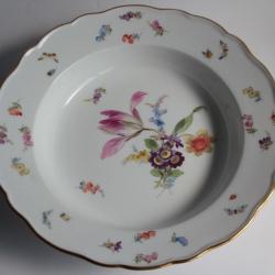 MEISSEN Assiette creuse porcelaine Fleurs Papillons XIXe siècle