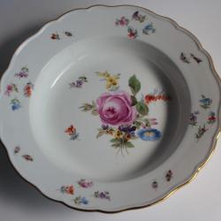 MEISSEN Assiette creuse porcelaine Fleurs Papillons XIXe siècle