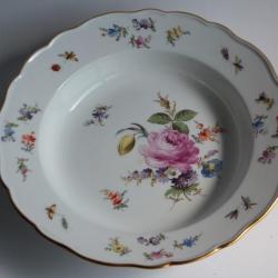 MEISSEN Assiette creuse porcelaine Fleurs Papillons XIXe siècle