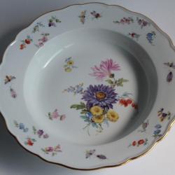 MEISSEN Assiette creuse porcelaine Fleurs Papillons XIXe siècle