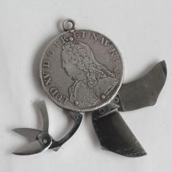 ELOI PERNET Couteau Onglier Monnaie argent Écu Louis XV 1729