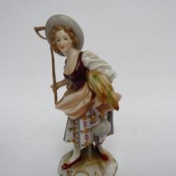 Figurine porcelaine allemande paysanne Volkstedt-Rudolstadt XIXe siècle