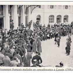 CPA GUERRE Prisonniers Français malades en convalescence à Leysin 1916