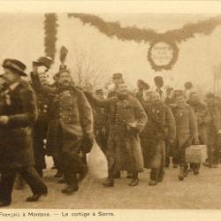 CPA Militaria Arrivée Régiment troupes Français à Montana Cortège Sierre