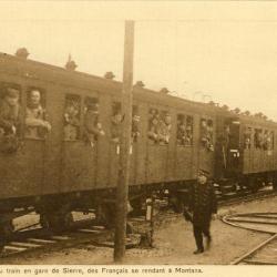 CPA Militaria Arrivée du train en gare Sierre Régiment Français Montana