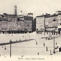 CPA ITALIE Italia Sienne Siena Piazza Vittorio Emanuele