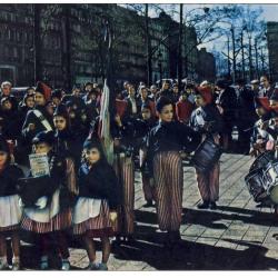 CP 75 PARIS Les gosses à Poulbot aux Champs Elysées Enfants tambour