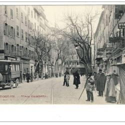 CPA 83 VAR Toulon Place Gambetta Très animé Fiacre Commerces