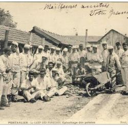 CPA 25 DOUBS Pontarlier Guerre Épluchage des patates