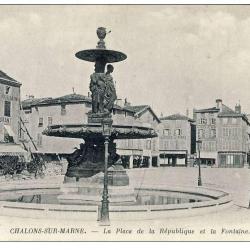 CPA 51 MARNE Chalons sur Marne Place de la République