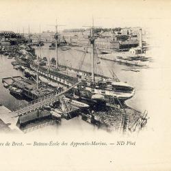 CPA 29 FINISTERE BREST Port Militaire Brest Bateau