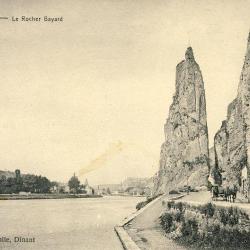 CPA Belgique Dinant Le rocher Bayard calèche