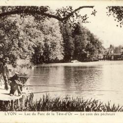CPA 69 RHONE LYON Lac Parc de la tête d'or pêcheurs