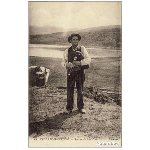 CPA 63 PUY DE DOME Joueur de Flte Costume