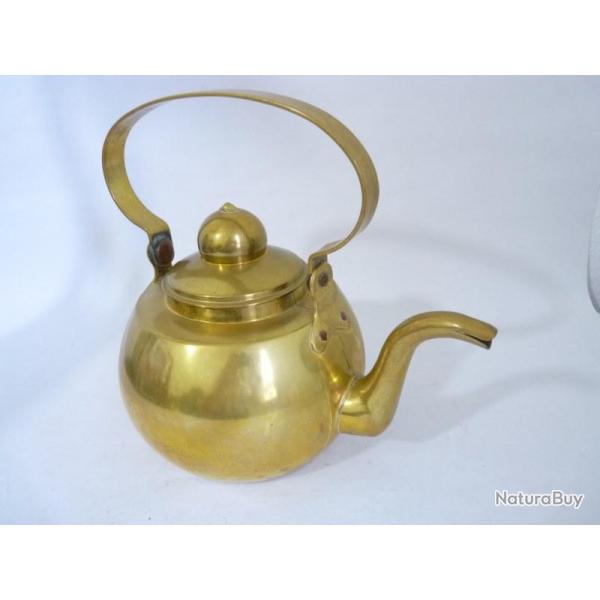 Bouilloire laiton cuivre Art populaire cuisine