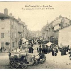 CPA 01 Ain Pont de Vaux - Grande Rue Jour de marché