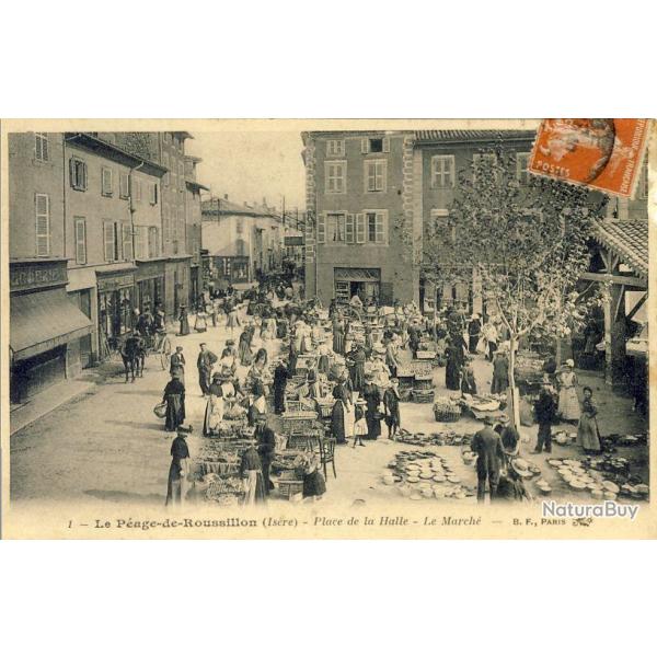 CPA 38 ISERE Le Page de Roussillon Place halle March