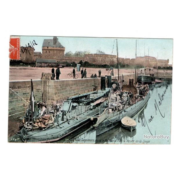 CPA Marine Militaire- ST MALO Torpilleurs dans le Bassin  Flot L'Heure de la SoupN951