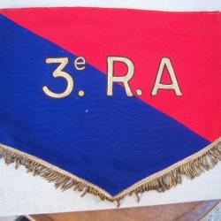 3° RA Flamme Clairon Trompette Artillerie : Lance  missile Pluton sur châssis AMX 30