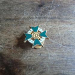 insigne attache boutonnière émail  féderation national des sous officiers des armées terre mer