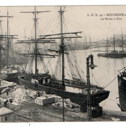 CPA - Marine BOULOGNE SUR MER LE BASSIN A FLOT N°080