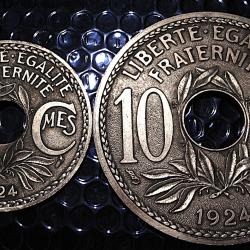 2 dessous de verre et bouteille 25 centimes 1924  diametre 80 & 110  mm alu revers feutrine
