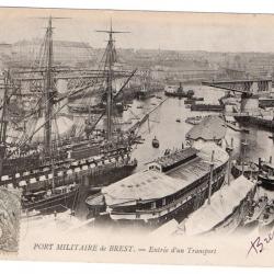 CPA - PORT MILITAIRE DE BREST-ENTREE DUN TRANSPORT N°334