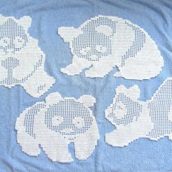 Lot de 4 Napperons Panda dentelle de crochet. Décoration textile, linge de table.
